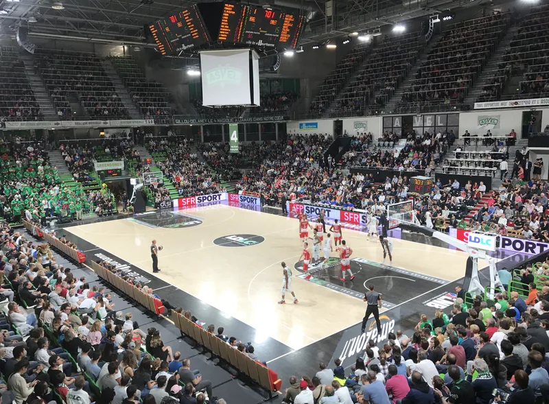 L'Astroballe de Villeurbanne remplie pendant une rencontre de l'ASVEL