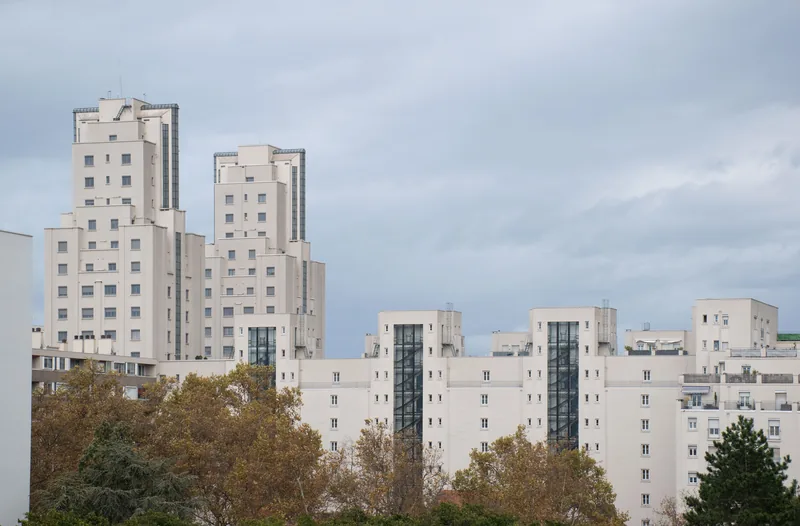 Les tours à redents des Gratte-Ciel de Villeurbanne vues du sud