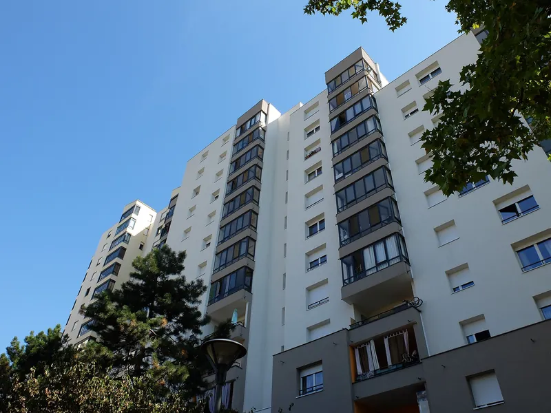 Immeuble d'habitation de grande hauteur dans le quartier du Tonkin à Villeurbanne